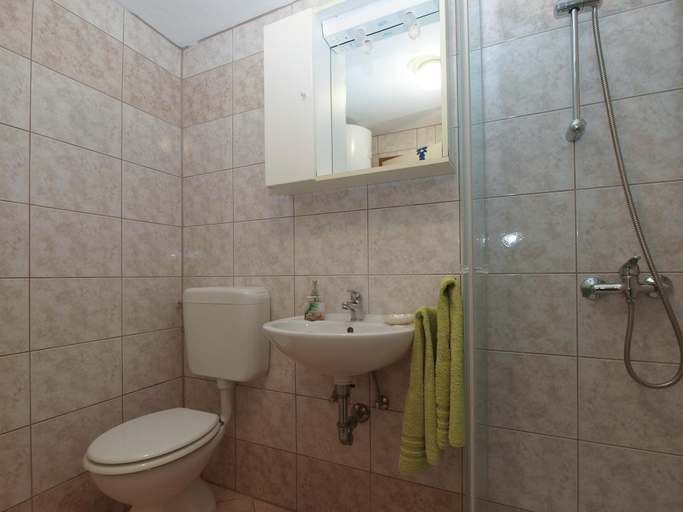 Bathroom 3, Apartment 1318, Medulin