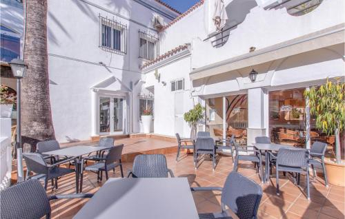 Beautiful home in Marbella with WiFi, Outdoor swimming pool and 2 Bedrooms, Málaga