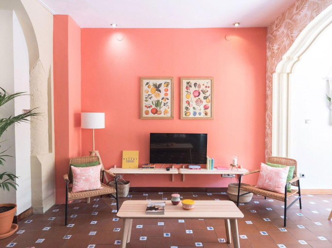 Others 2, Spacious & sunny Apt w/terrace in the city center, Barcelona