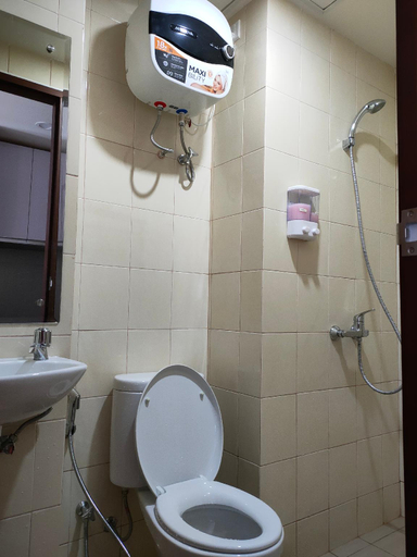 Bathroom, Comfort Studio at Vida View Apartement Brenstville, Makassar