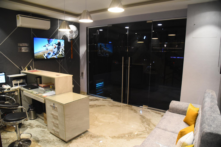 Others 5, Hotel Hamilton, Sahibzada Ajit Singh Nagar
