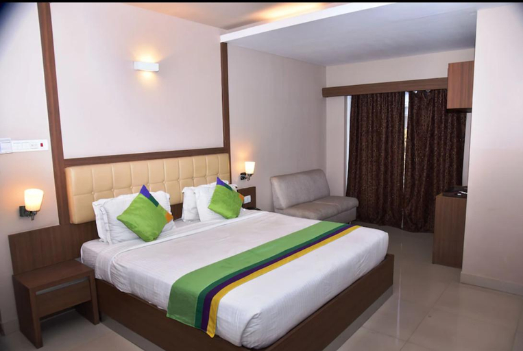 Bedroom 4, The River Front Hotel, Delhi
