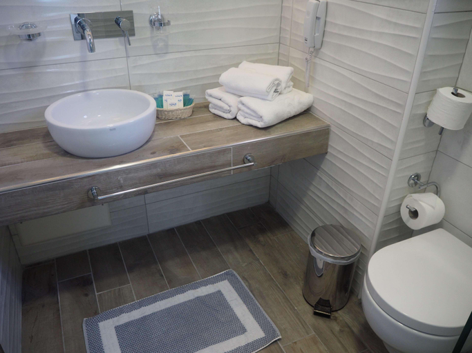 Bathroom 4, COOEE Kyknos Beach Hotel & Bungalows, Crete