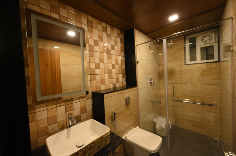 Bathroom 3, Meenakshi Inn, Udupi