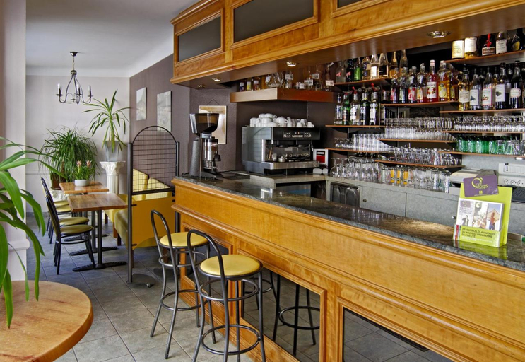 Food & Drinks 5, Logis Hotel Cazes - A. Arazat, Aveyron