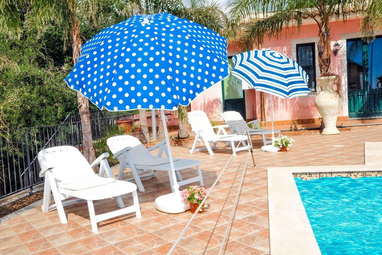 Sport & Beauty 2, Etna panoramic villa with swimming pool, Catania