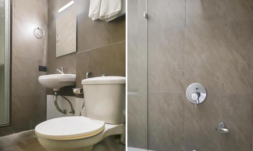 Bathroom 3, Hotel Shivas, Kolhapur, Kolhapur