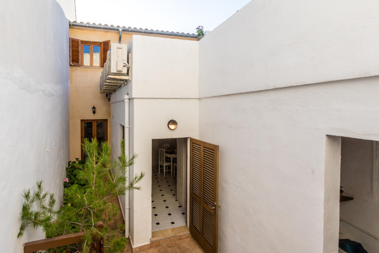 Others 5, Bewitched Grannys House, Baleares