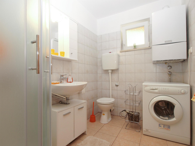 Others 2, Apartment 2054, Medulin