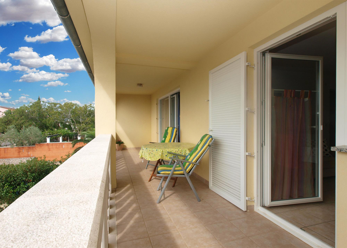 Others 4, Apartment 2054, Medulin