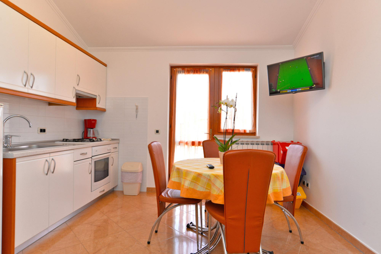 Others 5, Apartment 1553, Novigrad