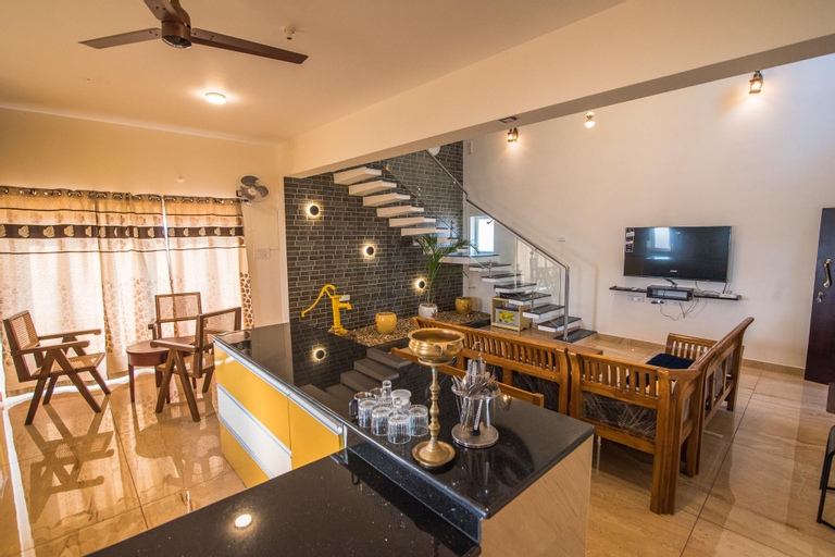 Food & Drinks 5, mezzanine villa W/T Hot Tub Jacuzzi, Viluppuram