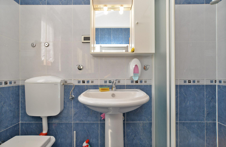 Bathroom 3, Apartment 1553, Novigrad