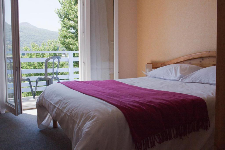 Bedroom 3, Logis Hotel Restaurant Le Castel Fleuri, Drôme