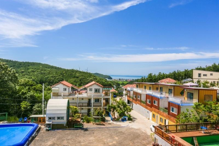 Others 3, Daebudo Hill House Pension, Ongjin