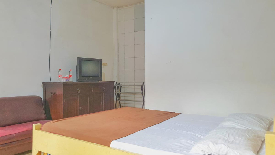 Bedroom 2, Hotel Jaya Kusuma near Candi Prambanan Mitra RedDoorz, Klaten