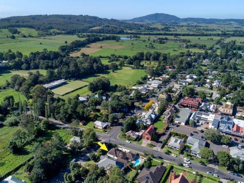 ALFRED COTTAGE Berry 4pm Check Out Sundays except Peak season, Shoalhaven - Pt B