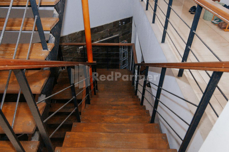 Public Area 4, De Lugano SCBD Syariah Mitra RedDoorz, South Jakarta