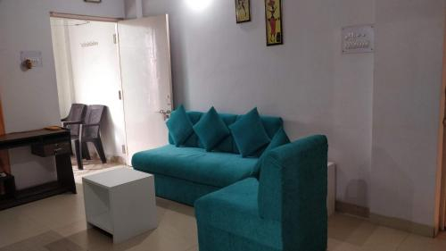 Breeze Home - 2BHK Fully Furnished AC Homestay, Jabalpur