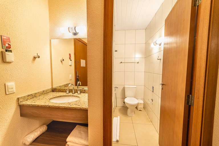 Bathroom 5, Hotel 10 Sao Leopoldo, São Leopoldo