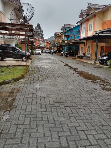 Exterior & Views 3, Villa Mutiara Asri by Dinda No 28K, Karo