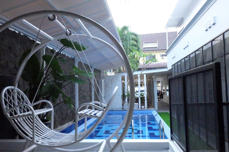 Exterior & Views 8