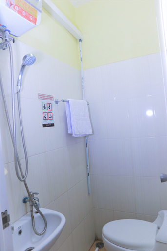 Bathroom 5, MY Rooms Syariah @ Jombang, Jombang