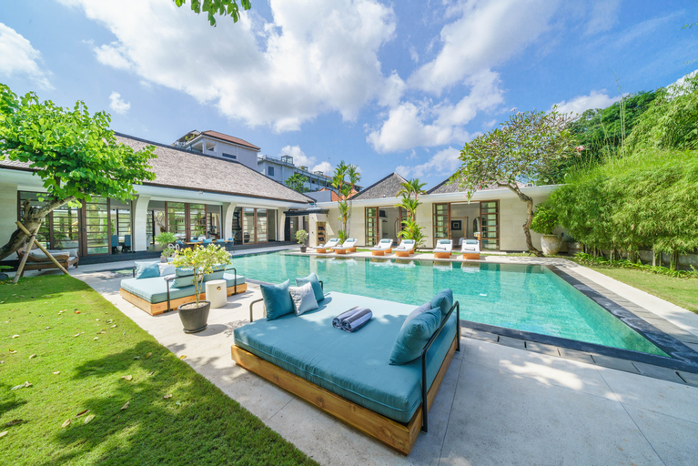 Villa Karishma: Luxury 6BR Villa Next to Berawa, Badung