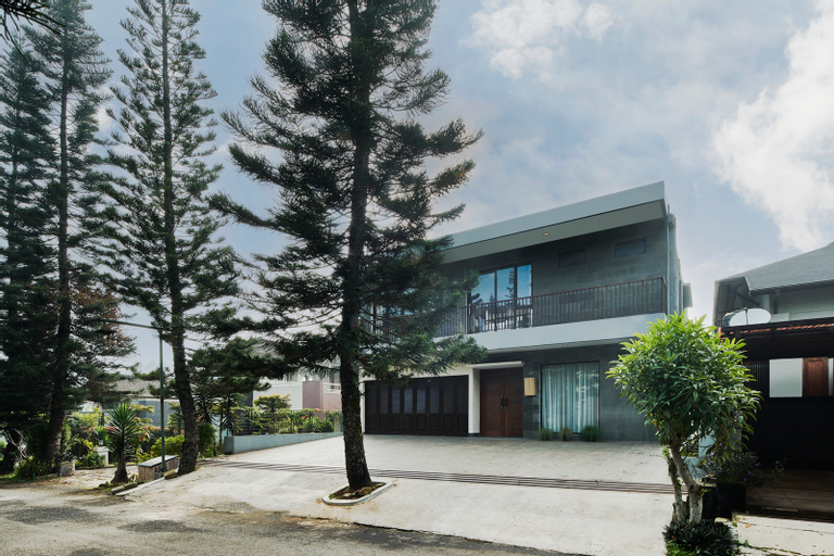Exterior & Views 2, Indah 2 Villa 10 bedrooms with a private pool, Bandung