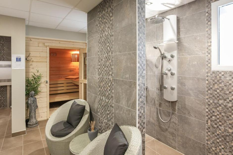 Bathroom 4, Hotel Au Comte D'Ornon, Gironde