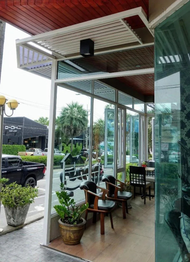Food & Drinks 2, Phupara Place, Phuket Island