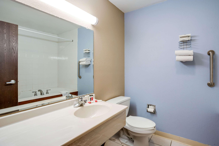 Bathroom 4, Quality Inn Calvert City - Paducah East, Marshall