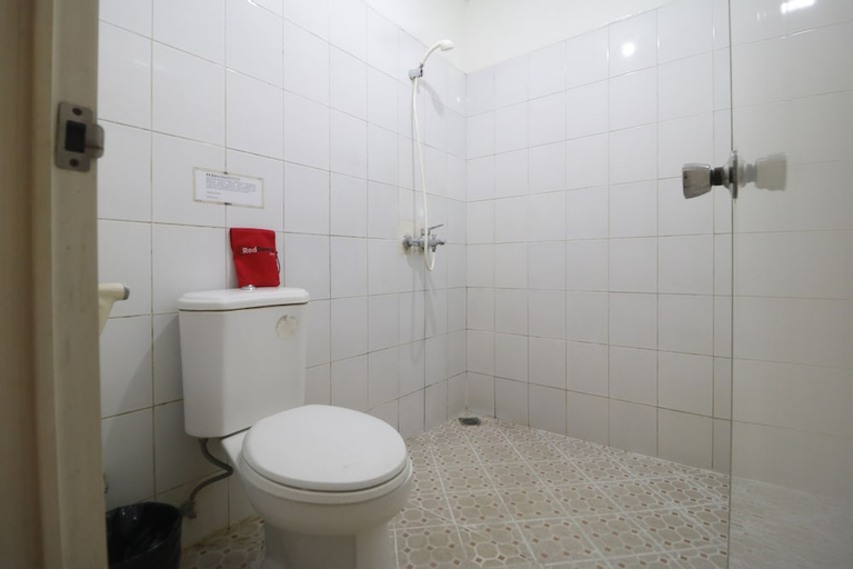 Bedroom 4, RedDoorz Plus @ Jalan Gatot Subroto Jakarta, South Jakarta