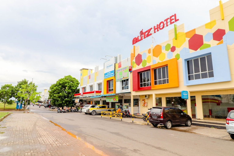 Blitz Hotel Batam Near Sultan Mahmud Ri'ayat Shah Mosque By Zuzu, Batam