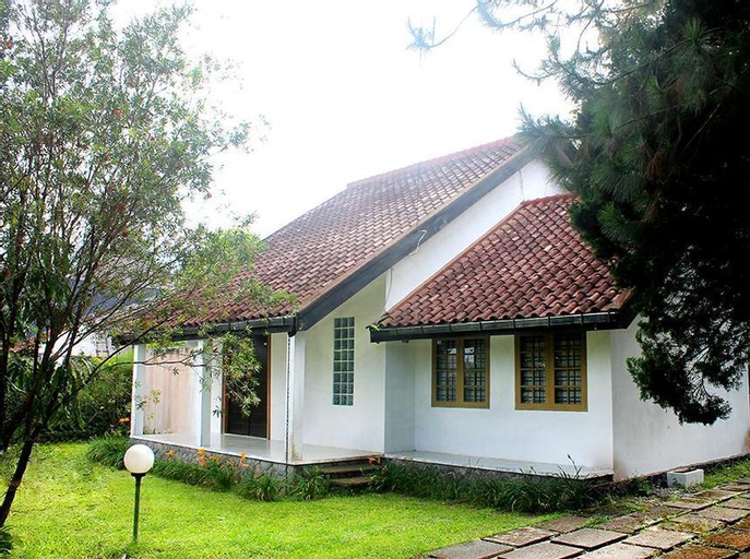 Villa Hosta by Villa Istana Bunga, Bandung