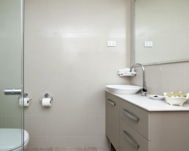 Bedroom 3, Golden Age Motor Inn Queanbeyan, Queanbeyan