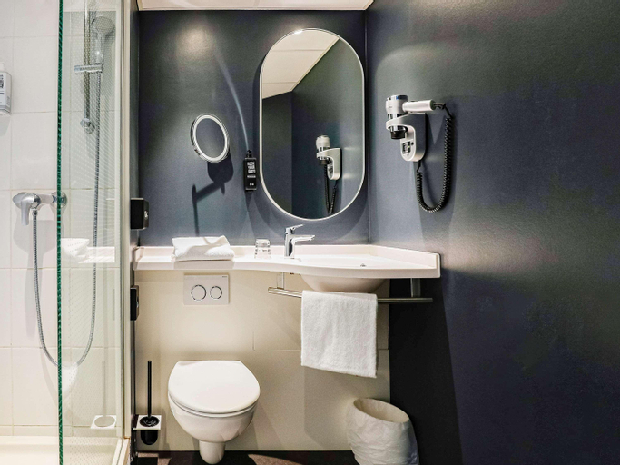 Bathroom 10
