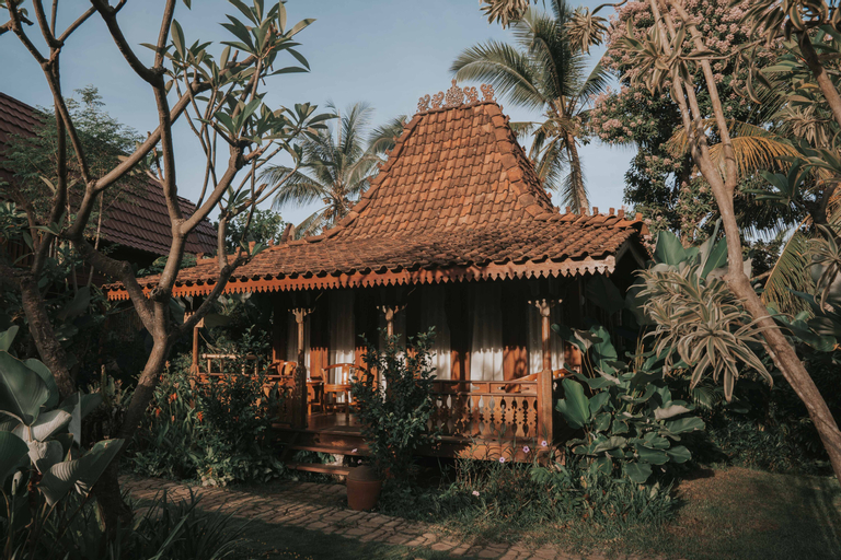 Exterior 3