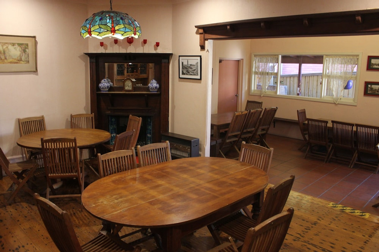 Food & Drinks, Burwood Bed And Breakfast, Burwood