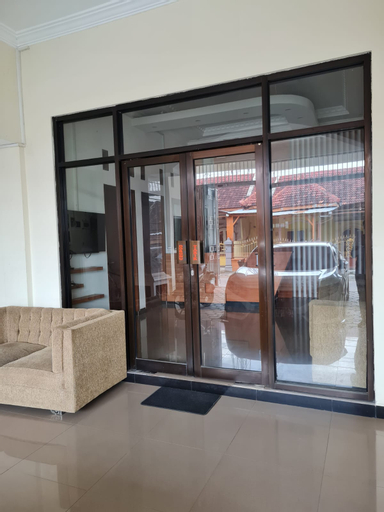 Saron Kost Eksklusif, Ponorogo