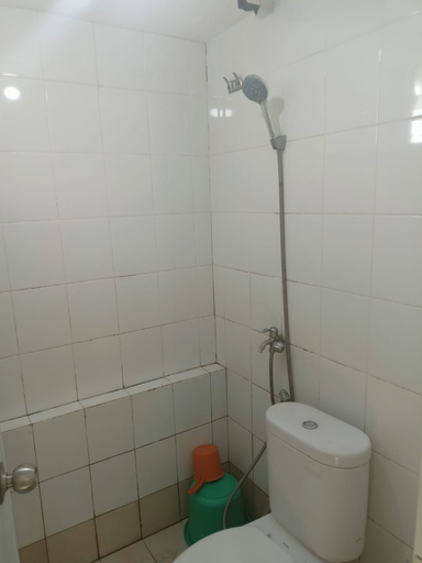 Bathroom 5, Bassura Apartemen by Aok Property, East Jakarta