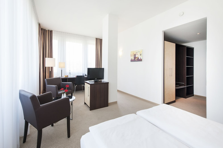 Bedroom 2, AZIMUT Hotel Munich, München
