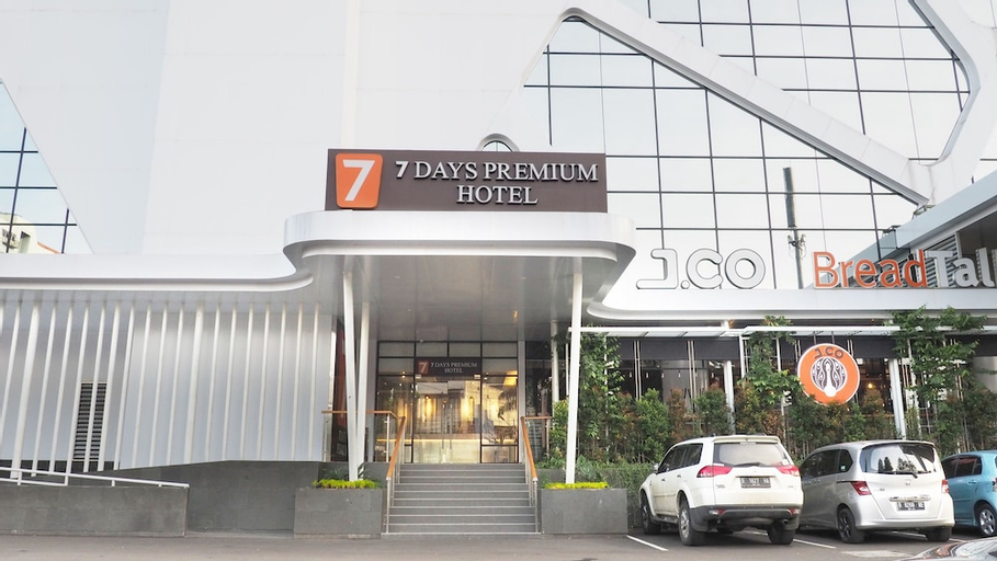 Exterior & Views 1, Juno Hotel Jatinegara, East Jakarta