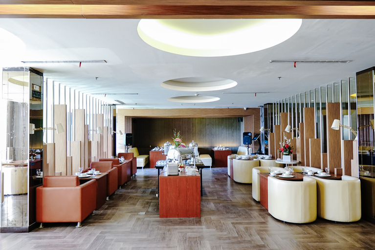 Food & Drinks 5, Empress Hotel Makassar City Center By LIFE, Makassar