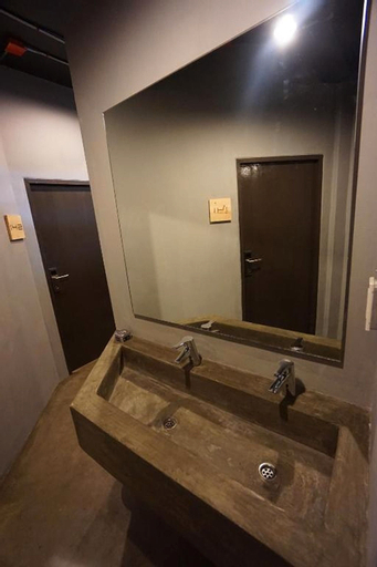 Bathroom 41