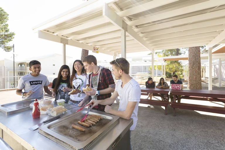 Food & Drinks, Murdoch University Village, Melville