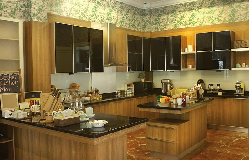 Food & Drinks, Elliottii Residence Duta Niaga, South Jakarta