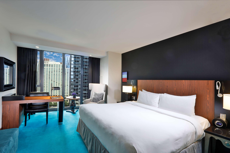 Bedroom 4, Radisson Blu Aqua Hotel, Chicago, Cook