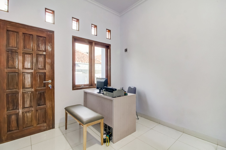 Others 5, OYO 91243 Bina Syariah Guest House, Cirebon