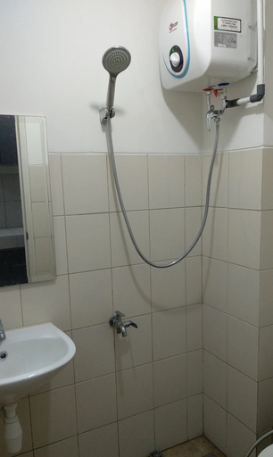 Bathroom 5, Apartemen Riverview Tower Mahakam by KINGDOM PROPERTY, Cikarang